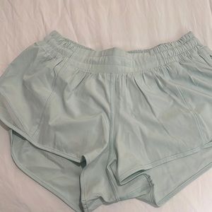 Lululemon 2.5” hotty hot low rise